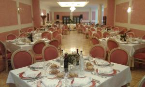Restauracja lub miejsce do jedzenia w obiekcie Grand Hotel degli Angeli