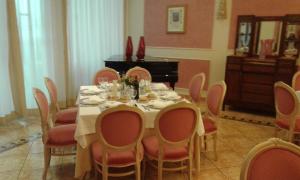 Restauracja lub miejsce do jedzenia w obiekcie Grand Hotel degli Angeli