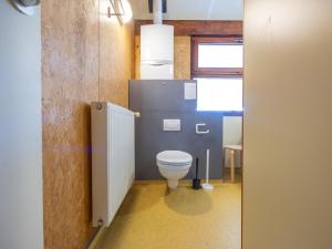 a bathroom with a white toilet in a room at Duinengolf - Zeeanemoon 10 in Westende +23 photos