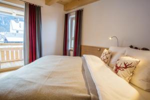 a bedroom with a large bed and a window at Ferienwohnung In den Bergen in Oberammergau