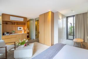 a bedroom with a bed and a living room at Octavia Casa in Mexico City