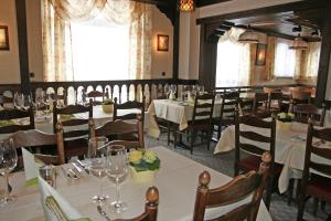 Restoran või mõni muu söögikoht majutusasutuses Hotel Glärnisch Hof