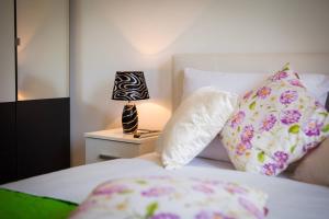 Postel nebo postele na pokoji v ubytování APARTMENT "Patricia"