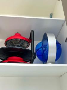 a white shelf with a red and blue cup at Casa de hospedagem e lazer in Sao Jose do Rio Preto