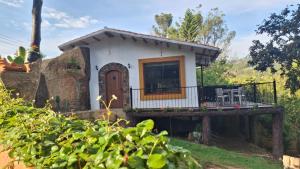 a tiny house with a porch and a balcony at San Pedro in Ráquira