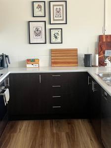 a kitchen with a black and white counter top at Jasper 3 in Jindabyne