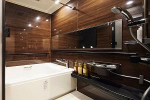 a bathroom with a sink and a mirror at マイグレ600 in Ito +27 photos