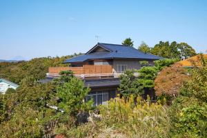 a house on top of a hill with trees at マイグレ600 in Ito