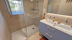 a bathroom with a sink and a shower at L'humeur vagabonde in Linards