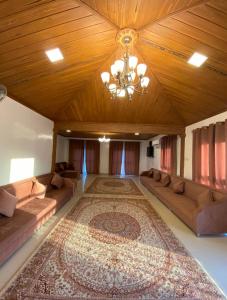 a large living room with a couch and a rug at استراحة الروابي in Salalah