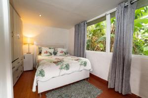 a bedroom with a bed and a large window at Posada del Angel in Salento