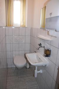 Vannituba majutusasutuses Hotel Glärnisch Hof