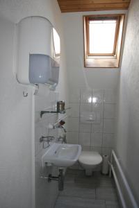 Vannituba majutusasutuses Hotel Glärnisch Hof