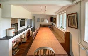 a long dining room with a long table and chairs at Beautiful Home In Øster Ulslev With Wifi in Øster Ulslev