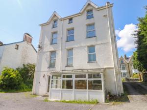 an old white building with a lot of windows at Halford Hill in Llanberis