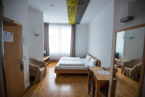 Postel nebo postele na pokoji v ubytování Art-Hotel Robert Mayer