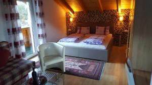 Uma cama ou camas num quarto em Hotel Gletschermühle