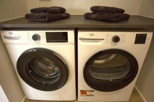 a washer and dryer with towels on a counter at Trüffelhof 1 in Bodman-Ludwigshafen