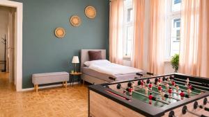 a room with a bed and a foos ball at Gera Apartment Green in Gera