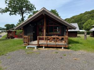 a small building with a bench in front of it at noordwind camping galsklint in Middelfart