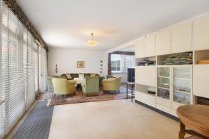 a dining room with a table and chairs at Ferienhaus Leni in Edertal