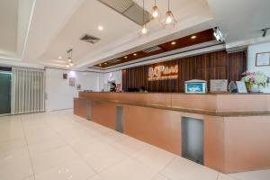 a lobby with a bar in a restaurant at BCP Hotel in Ban Chang