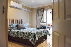 a bedroom with a bed and a window at Perfect holiday destination! in Jeffreys Bay