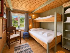 a bedroom with a bunk bed in a cabin at Hallingstue by Hallstensgaard - Geilo in Geilo