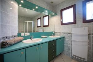 a bathroom with two sinks and a mirror at Le Refuge aux Portes du Vercors in Jaillans +111 photos