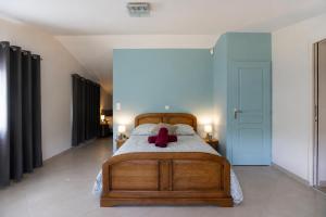 a bedroom with a bed with a teddy bear on it at Le Refuge aux Portes du Vercors in Jaillans
