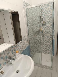 a bathroom with a sink and a shower at Giulianova vacanze in Giulianova +9 photos