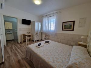 a bedroom with a bed and a sink in it at B&B Mare di Ricordi Camera in San Foca