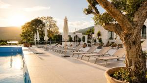a row of lounge chairs next to a pool at Moon Valley Comarnic in Sinaia +19 photos
