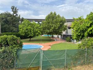 a fence around a swimming pool in a yard at Camino Termal OURENSE in Valenzana