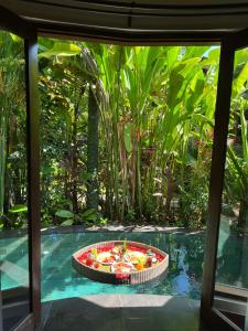 a pizza sitting on top of a swimming pool at De Moksha Eco Friendly Boutique Resort in Tabanan