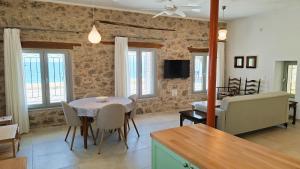 a kitchen and dining room with a table and chairs at Thalassa Seaside Apartments in Sikéa