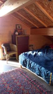 an attic room with a bed and a chair at Mont Blanc in Meyrals