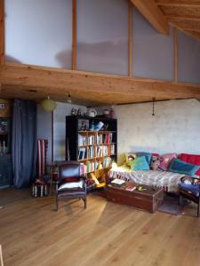 a living room with a couch and a book shelf at Mont Blanc in Meyrals