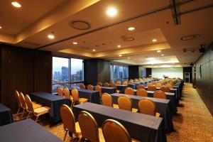 an empty conference room with tables and chairs at Bridge Hotel Incheon Songdo in Incheon
