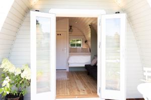 Gallery image of De verpozing - Tinyhouse nr2 in Milsbeek +14 photos