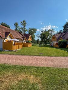 a row of houses with a fence in a yard at Apartma Jelenček in Moravske-Toplice