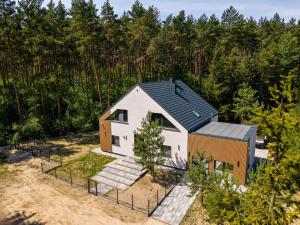 an overhead view of a house in the woods at Willa na wyłączność z jacuzzi - Willa Natura Anastazewo in Szydłowiec