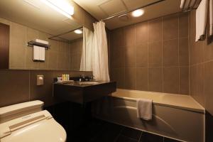 a bathroom with a tub and a toilet and a sink at Bridge Hotel Incheon Songdo in Incheon +18 photos