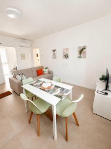 a living room with a white table and chairs at Appartamento Sofia in Sossano