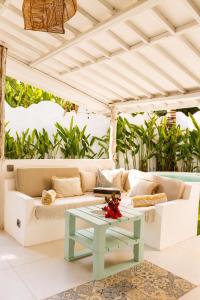 a living room with a couch and a table at Villa Norte in Gili Islands