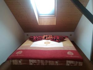 Posteľ alebo postele v izbe v ubytovaní Apartmány Kuřátko