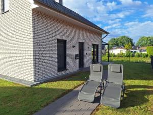 a group of lounge chairs on a patio at EmsZauber in Walchum