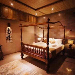 a bedroom with a canopy bed in a room at ECHO Knuckles Nature Resort in Hunnasgiriya