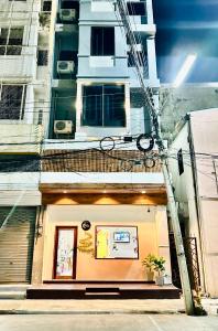 a building with a sign on the front of it at Seoul House นครสวรรค์ in Sathani Pak Nam Pho