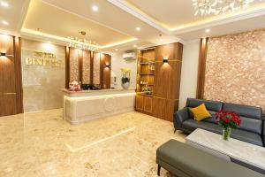 a large living room with a couch and a table at Khach san Binh Ha in Quy Nhon